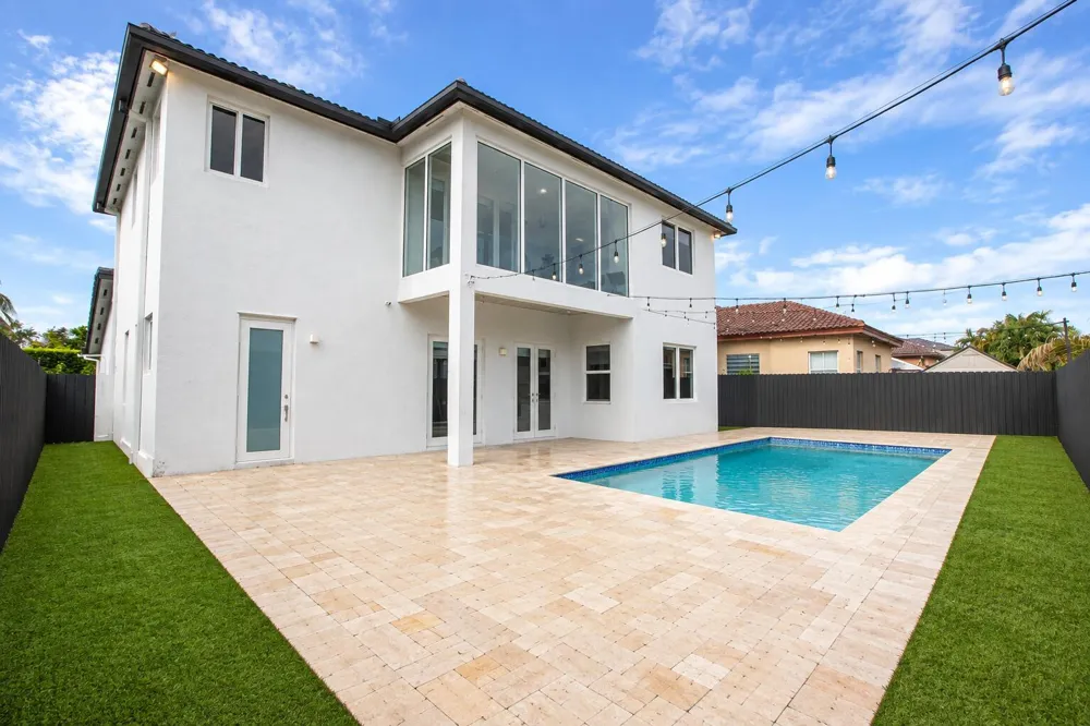 8833 NW 178TH STREET Hialeah, FL 33018
