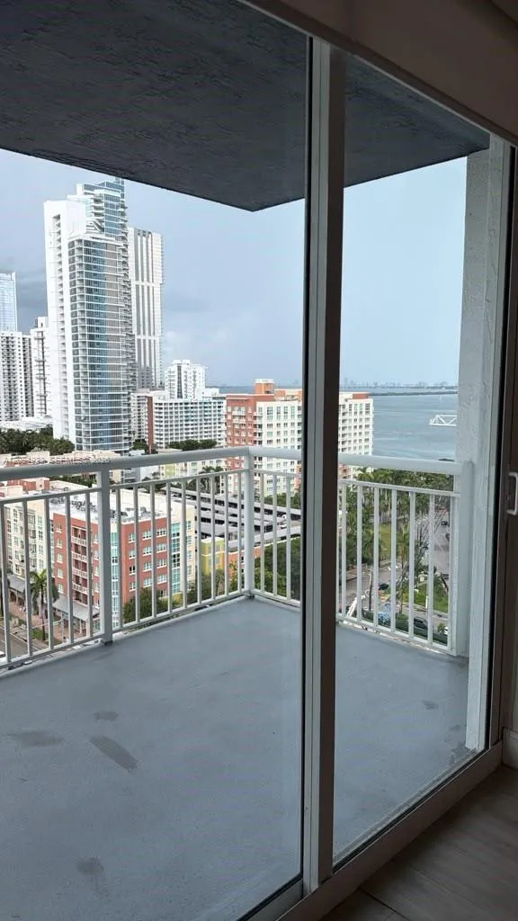 275 NE 18th St #1910 Miami, FL 33132