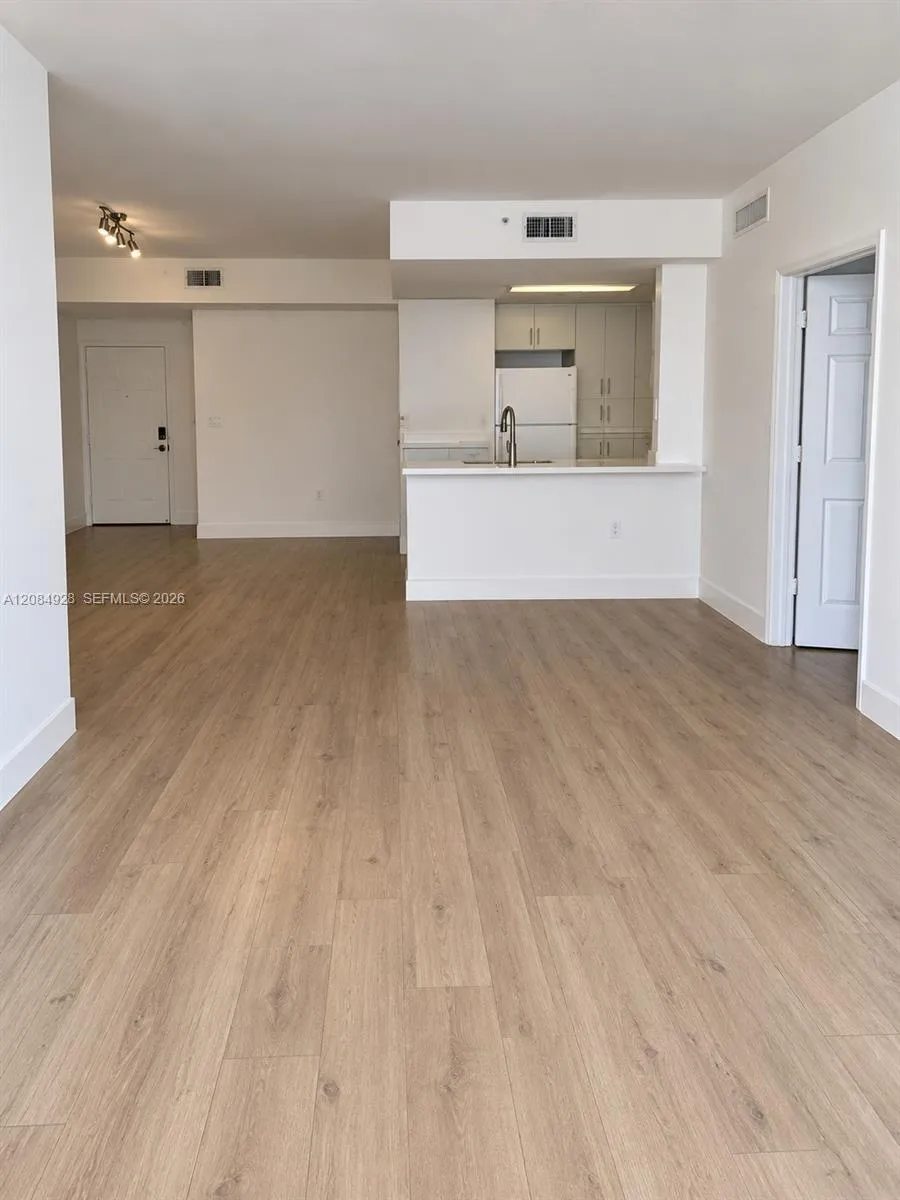 275 NE 18th St #1910 Miami, FL 33132
