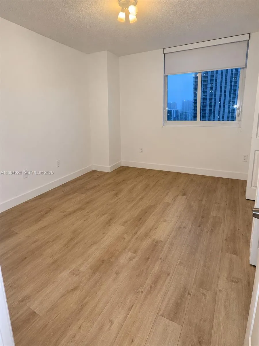275 NE 18th St #1910 Miami, FL 33132