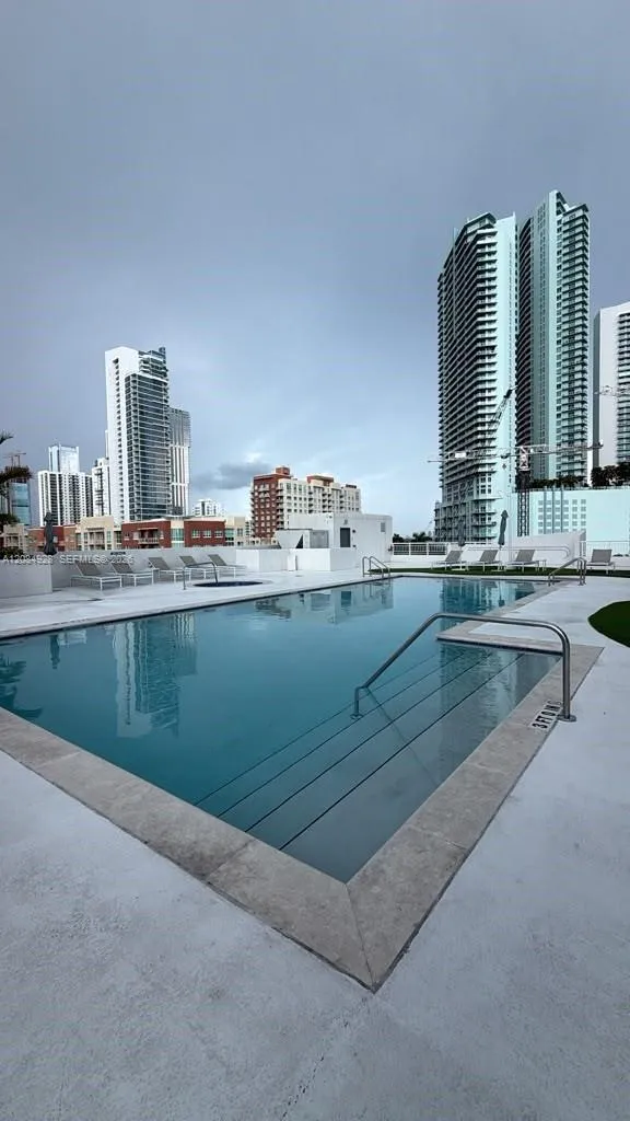 275 NE 18th St #1910 Miami, FL 33132
