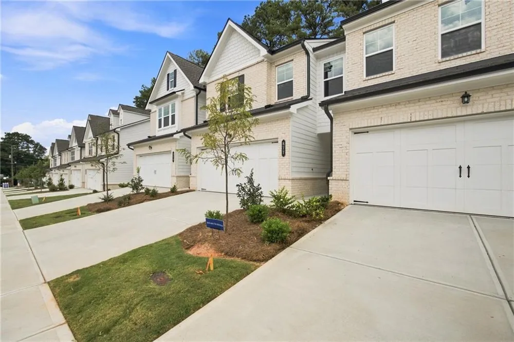 877 Rainwater Trace Lawrenceville, GA 30044