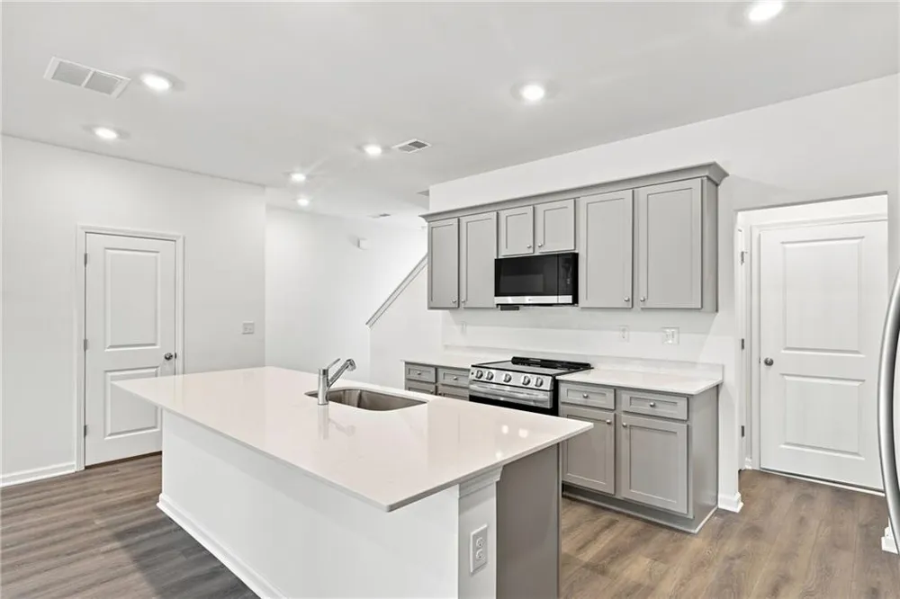 877 Rainwater Trace Lawrenceville, GA 30044