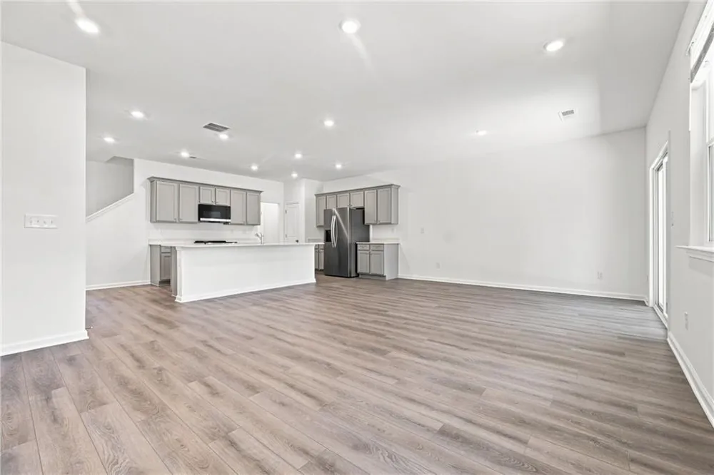 877 Rainwater Trace Lawrenceville, GA 30044
