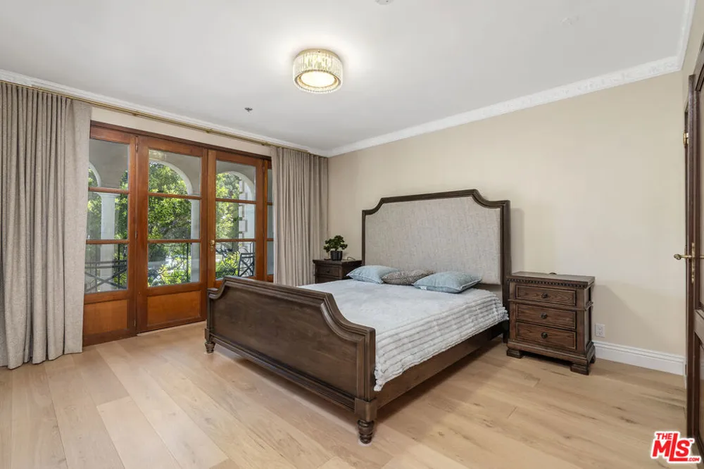 9249 Burton Way #302 Beverly Hills, CA 90210