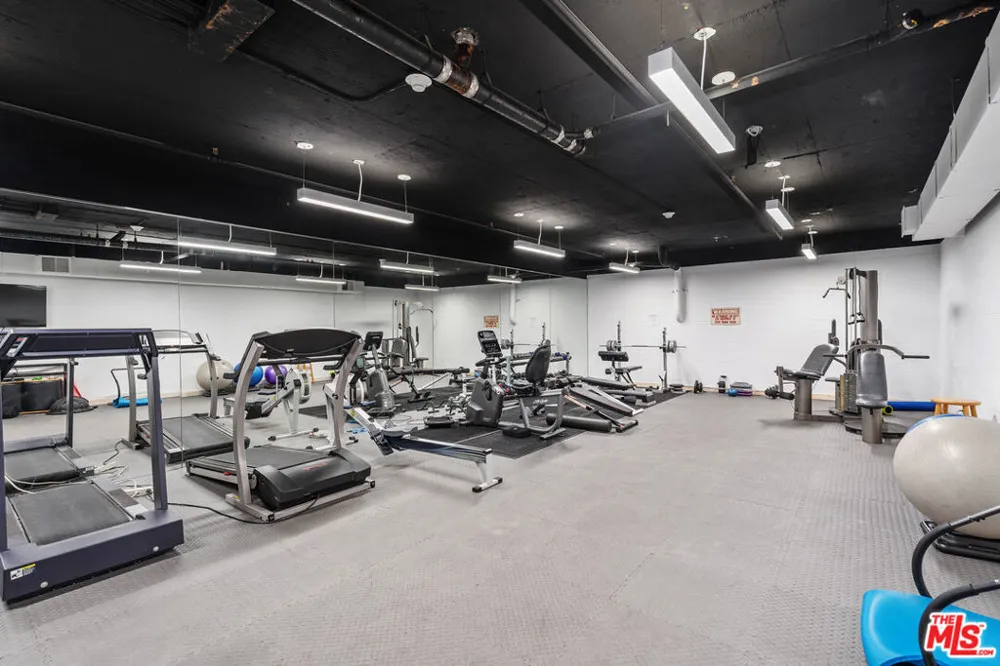 9249 Burton Way #302 Beverly Hills, CA 90210