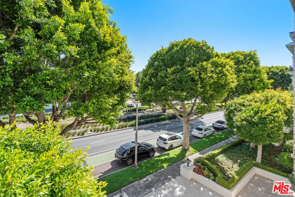 9249 Burton Way #302 Beverly Hills, CA 90210
