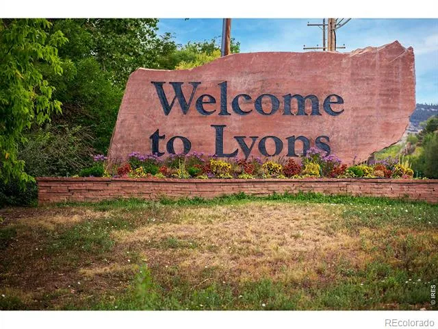 5 Mohawk Road Lyons, CO 80540