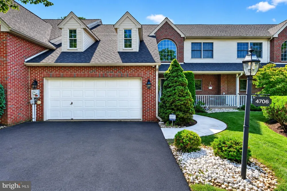 4706 PINEHURST CIRCLE Center Valley, PA 18034