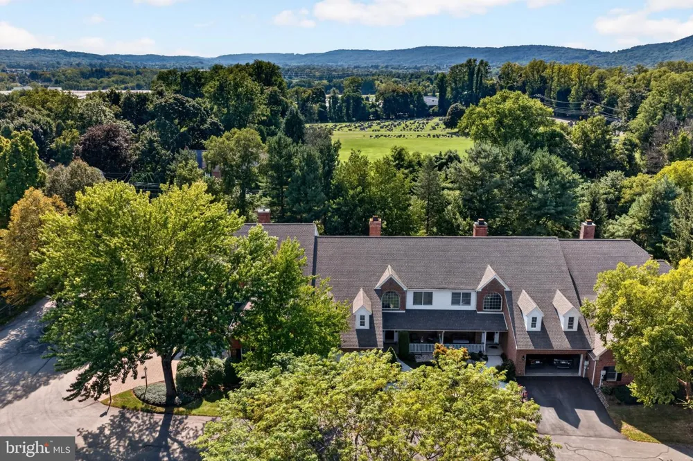 4706 PINEHURST CIRCLE Center Valley, PA 18034