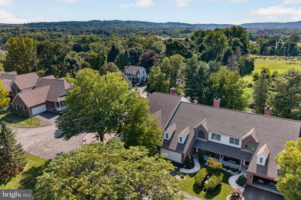 4706 PINEHURST CIRCLE Center Valley, PA 18034