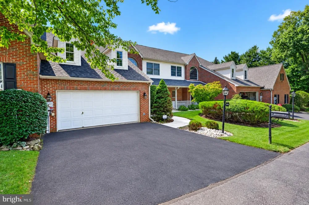 4706 PINEHURST CIRCLE Center Valley, PA 18034