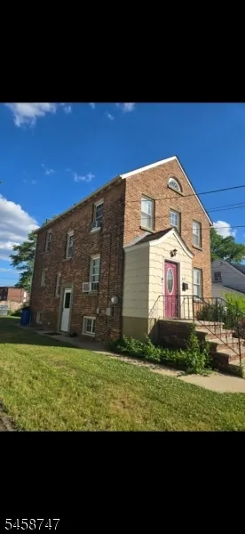 823 Bishop St
