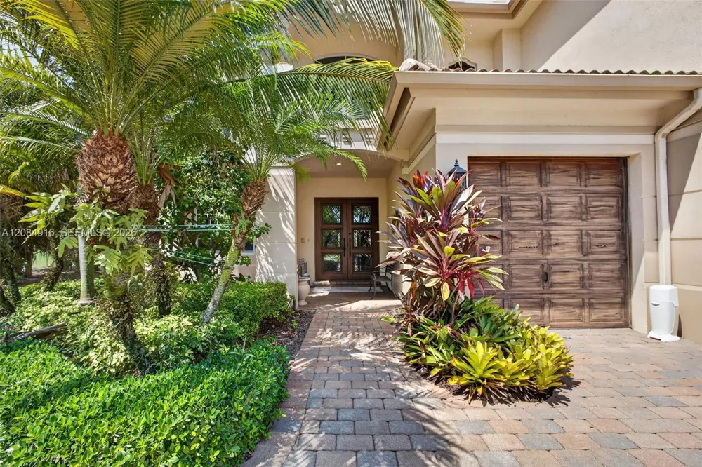 739 Cote Azur Dr Palm Beach Gardens, FL 33410