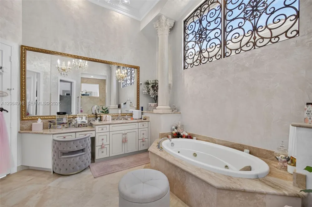 739 Cote Azur Dr Palm Beach Gardens, FL 33410