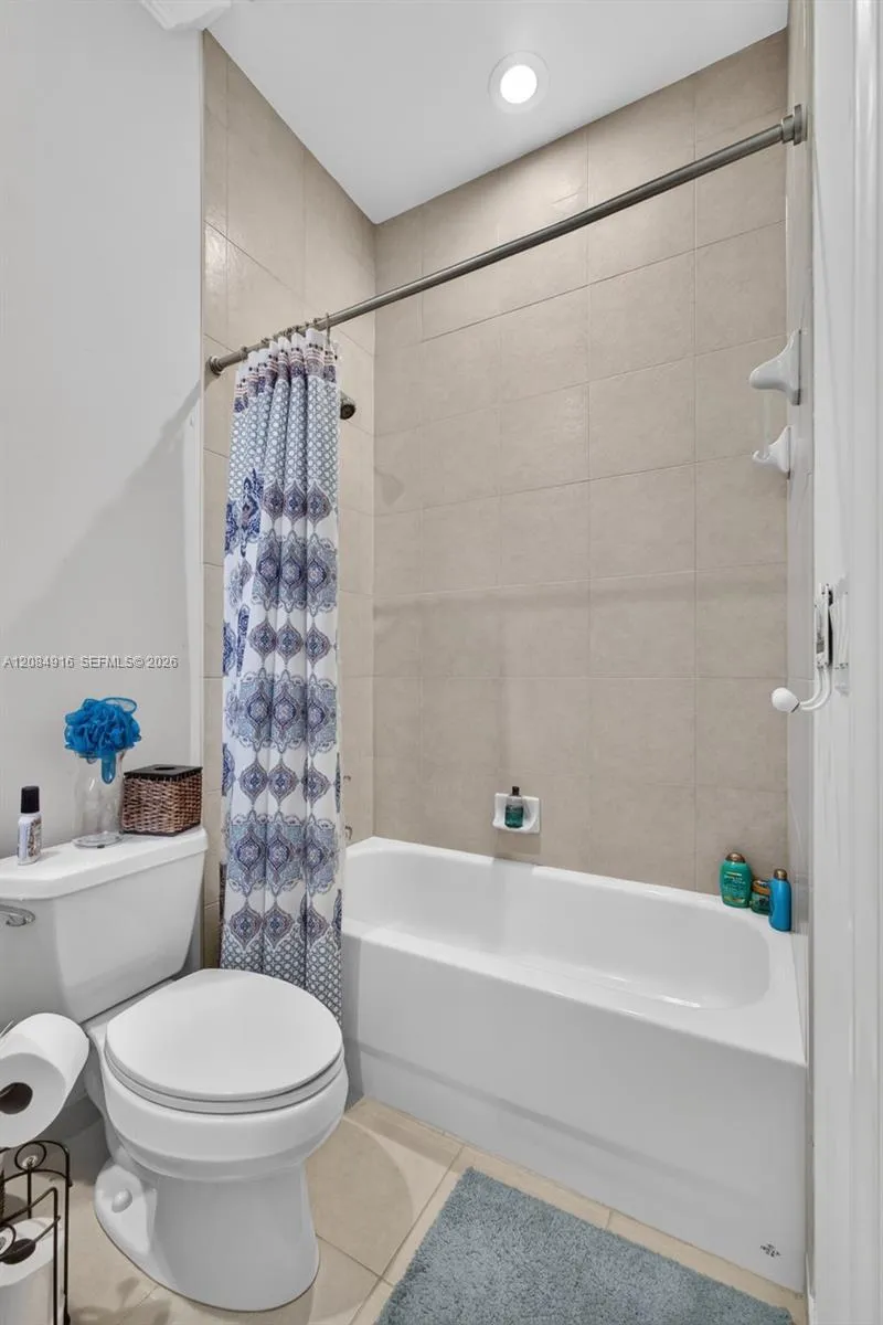 739 Cote Azur Dr Palm Beach Gardens, FL 33410