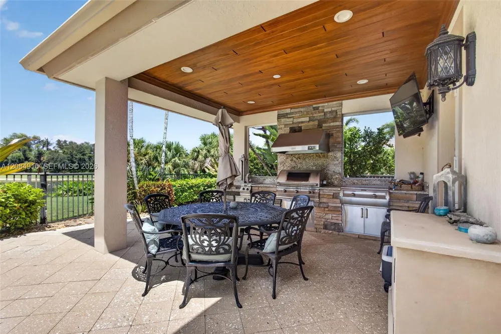 739 Cote Azur Dr Palm Beach Gardens, FL 33410