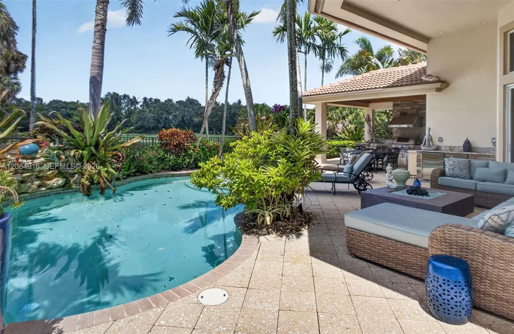 739 Cote Azur Dr Palm Beach Gardens, FL 33410