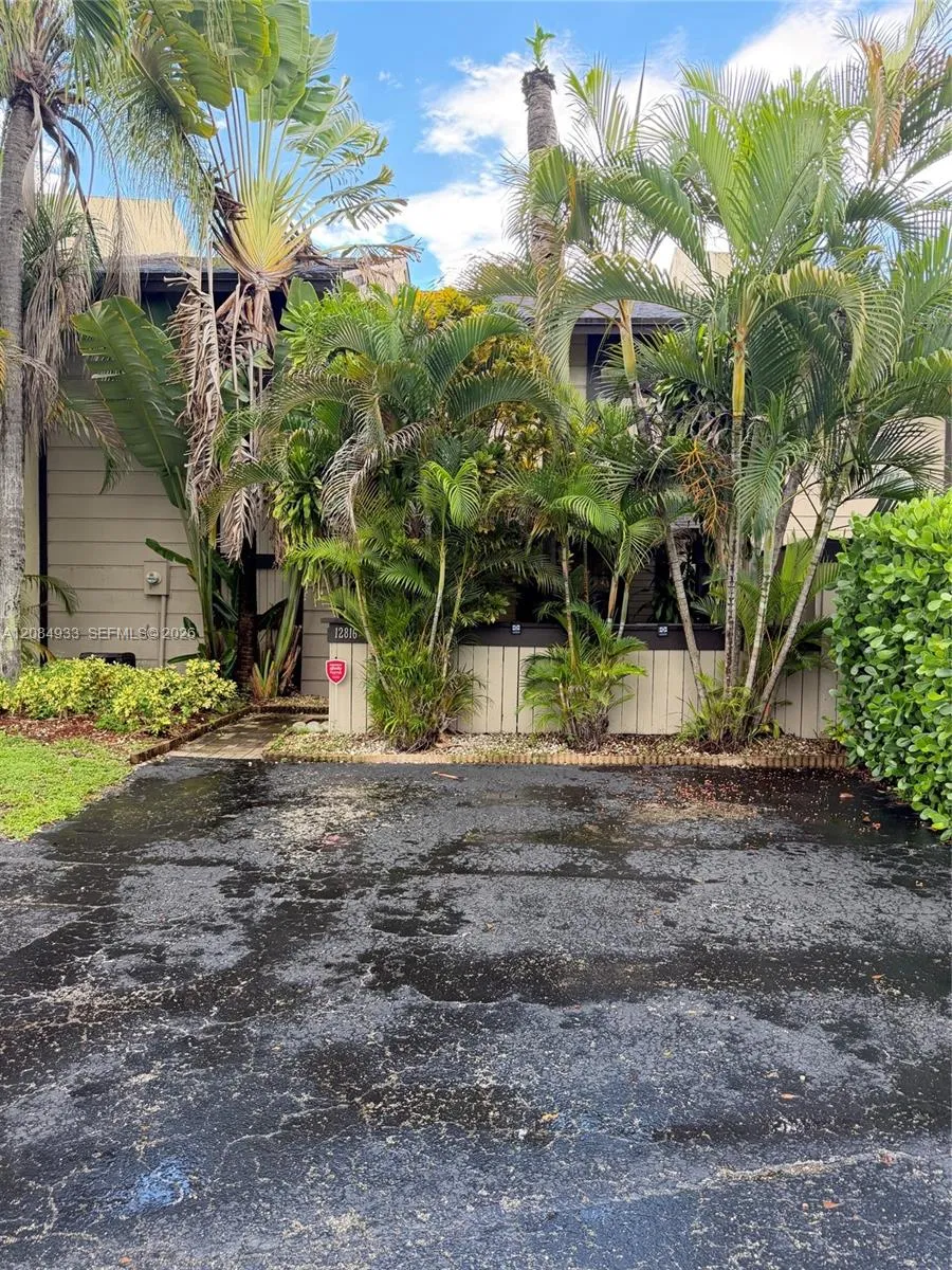 12816 SW 91st Ct Miami, FL 33176