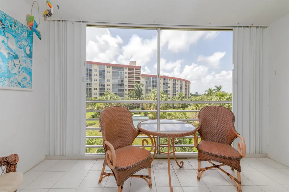 2731 NE 14TH ST #427 Pompano Beach, FL 33062