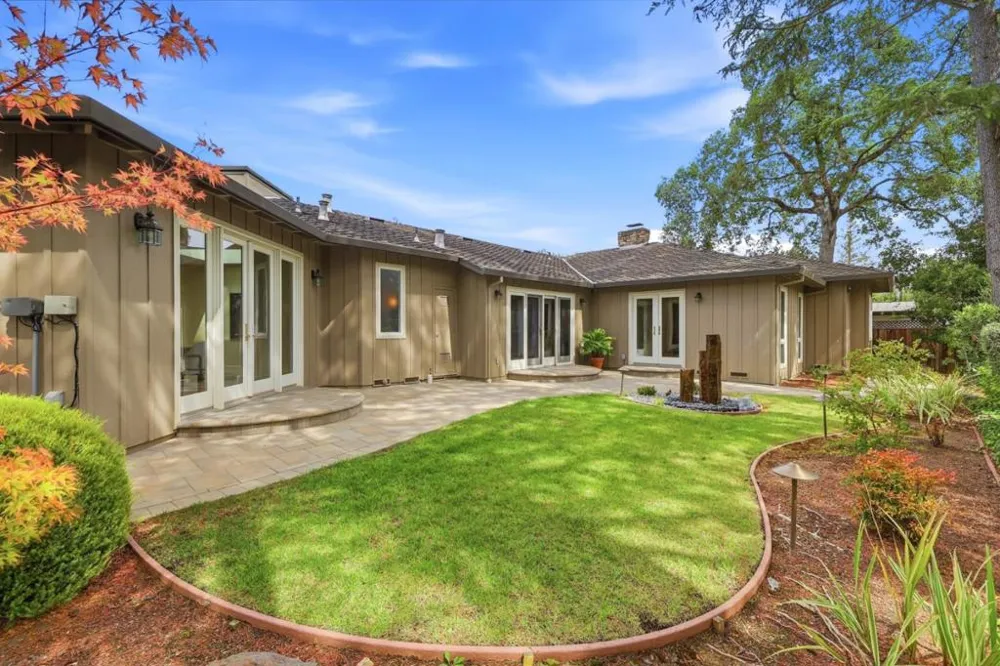 18113 Saratoga Los Gatos Road Monte Sereno, CA 95030