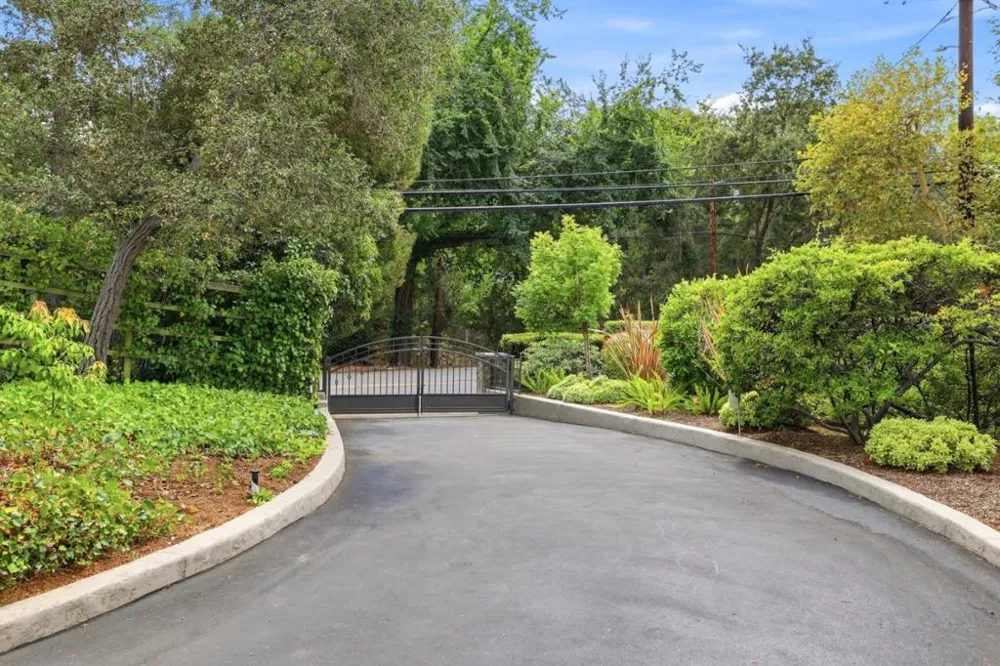 18113 Saratoga Los Gatos Road Monte Sereno, CA 95030