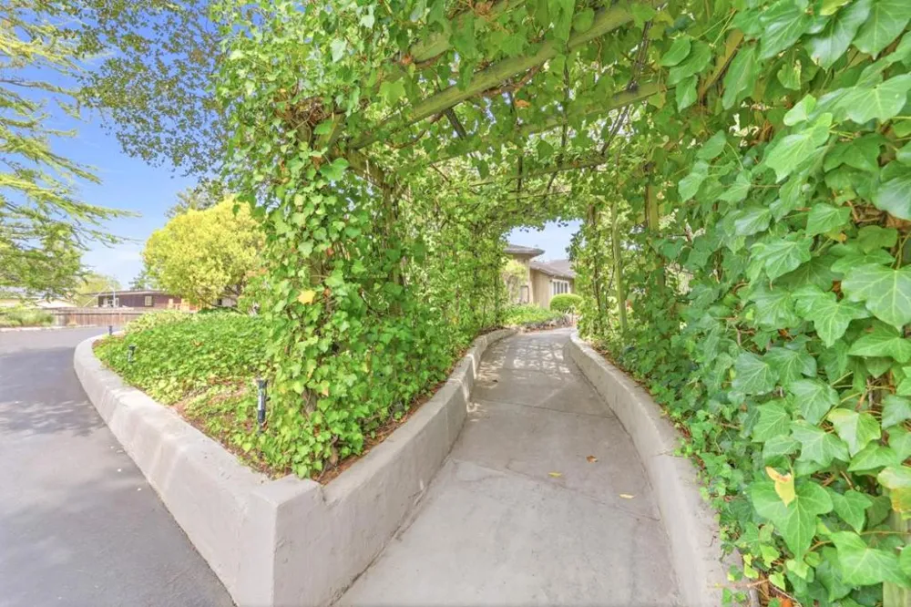 18113 Saratoga Los Gatos Road Monte Sereno, CA 95030