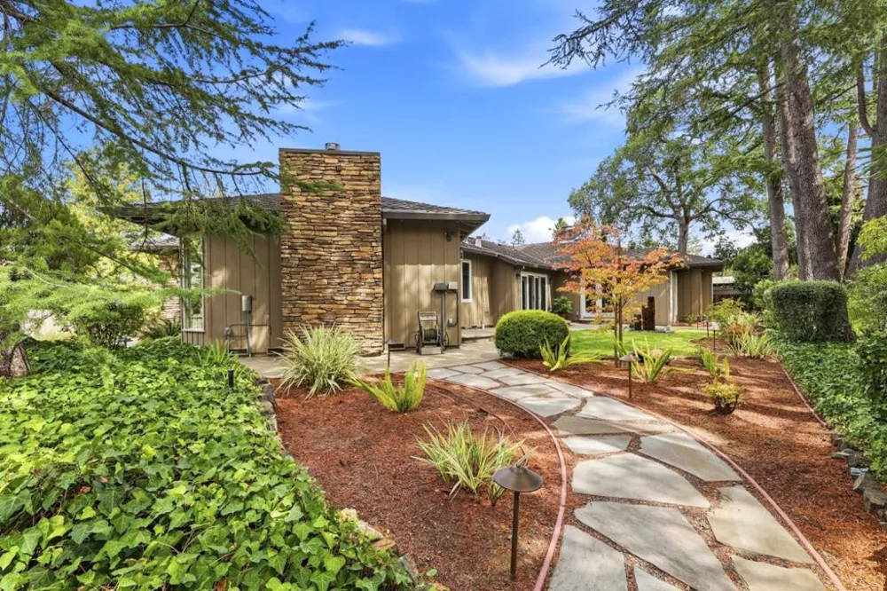 18113 Saratoga Los Gatos Road Monte Sereno, CA 95030