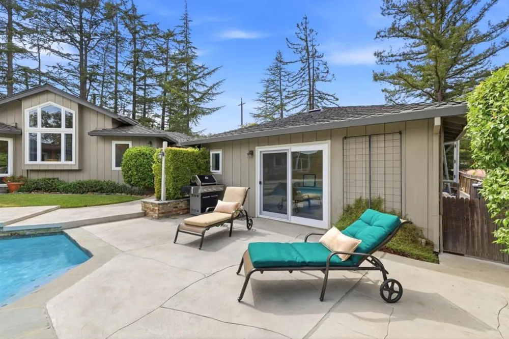 18113 Saratoga Los Gatos Road Monte Sereno, CA 95030