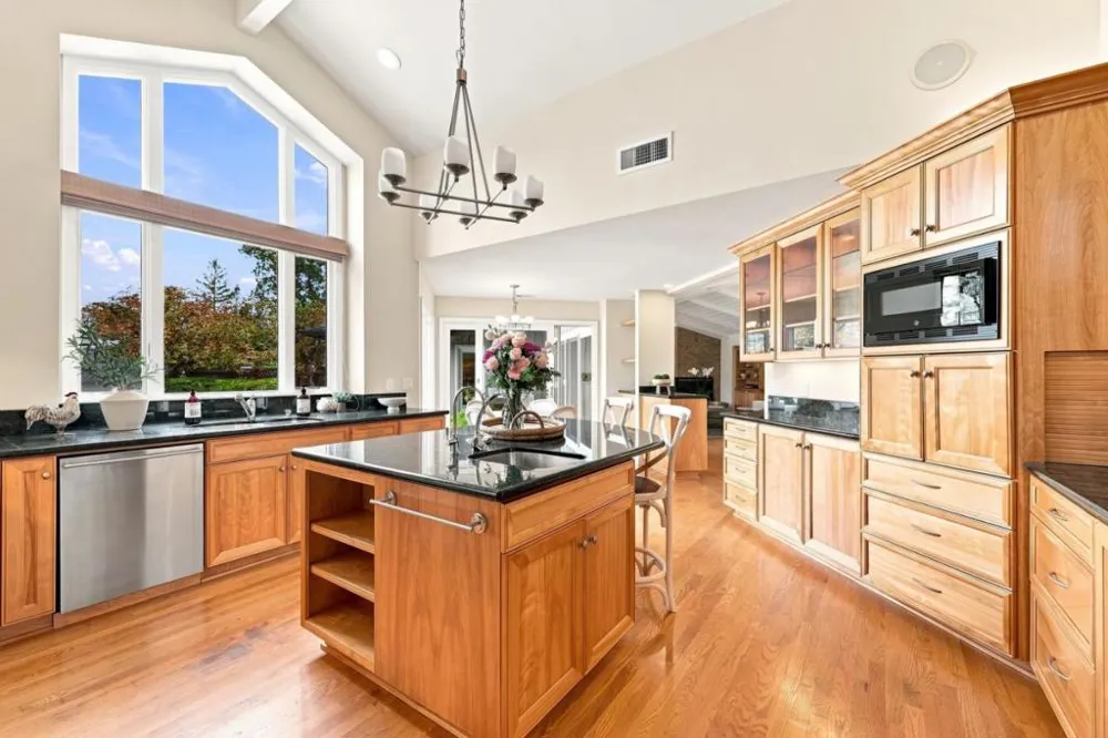 18113 Saratoga Los Gatos Road Monte Sereno, CA 95030