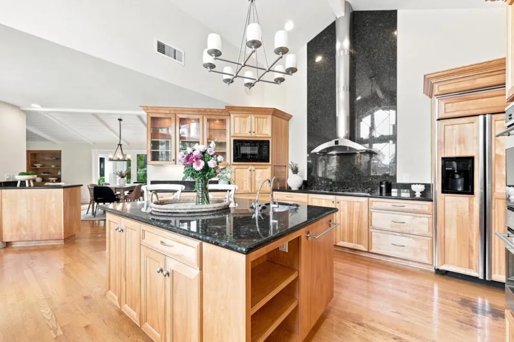 18113 Saratoga Los Gatos Road Monte Sereno, CA 95030