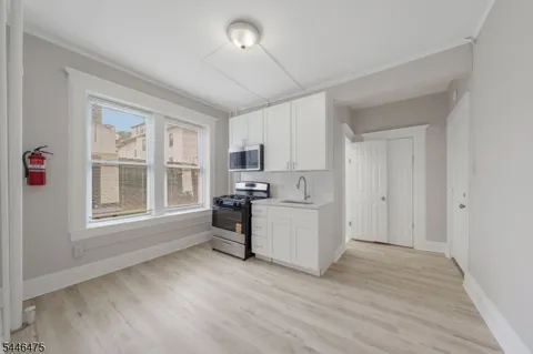 53 Henry St #A6 Unit A6