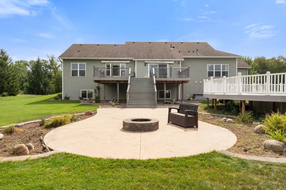 10972 255th Avenue NW Zimmerman, MN 55398