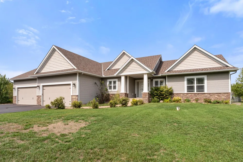 10972 255th Avenue NW Zimmerman, MN 55398