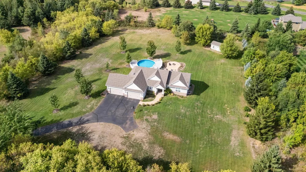 10972 255th Avenue NW Zimmerman, MN 55398