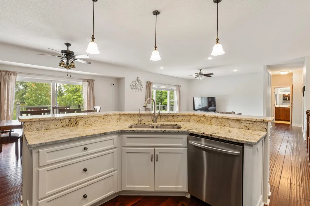 10972 255th Avenue NW Zimmerman, MN 55398
