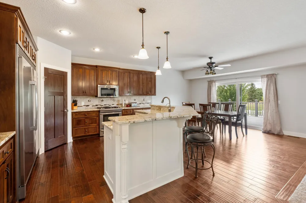 10972 255th Avenue NW Zimmerman, MN 55398