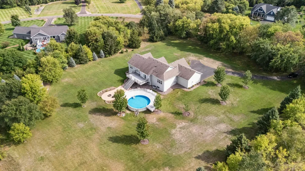 10972 255th Avenue NW Zimmerman, MN 55398