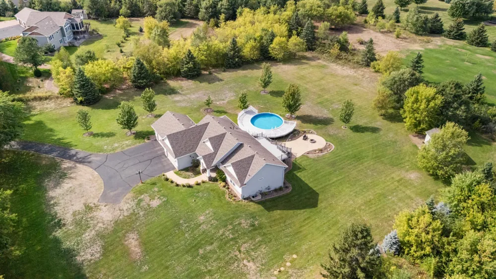 10972 255th Avenue NW Zimmerman, MN 55398
