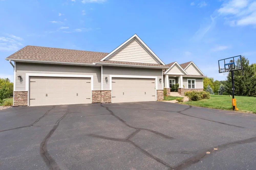 10972 255th Avenue NW Zimmerman, MN 55398