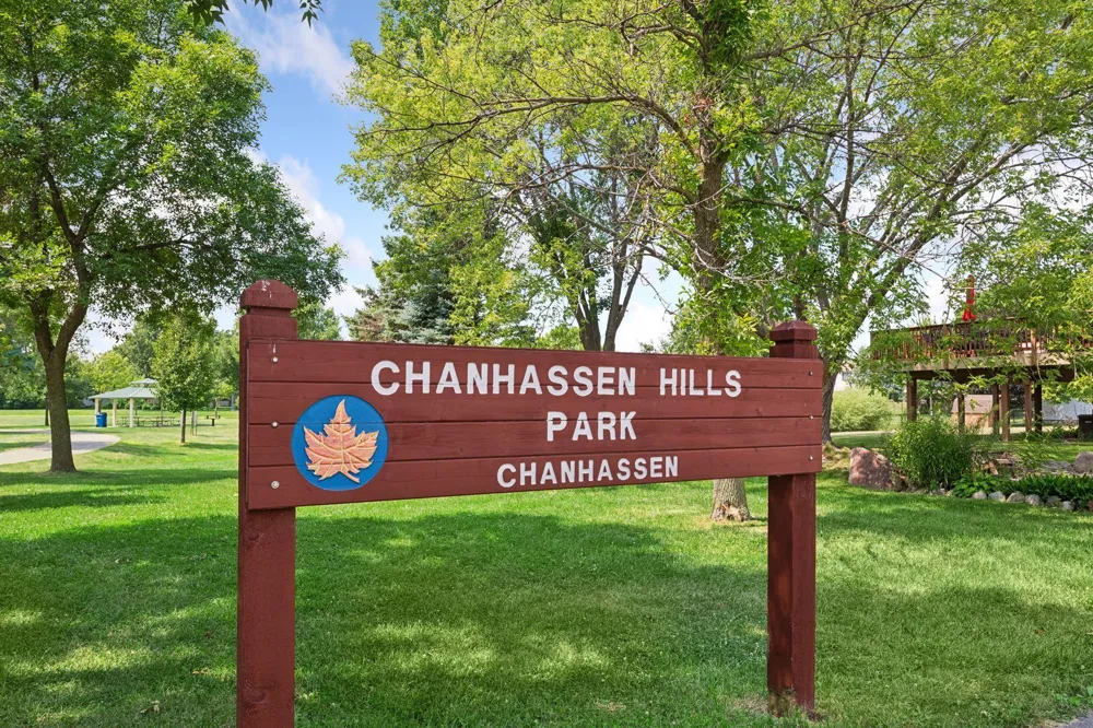 8585 Chanhassen Hills Drive S Chanhassen, MN 55317