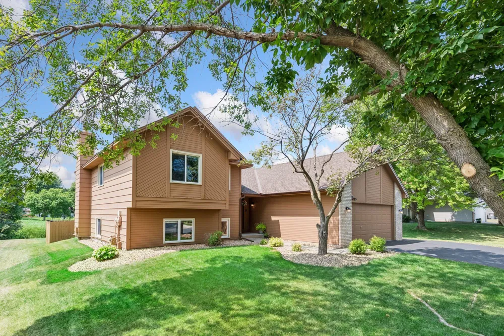 8585 Chanhassen Hills Drive S Chanhassen, MN 55317