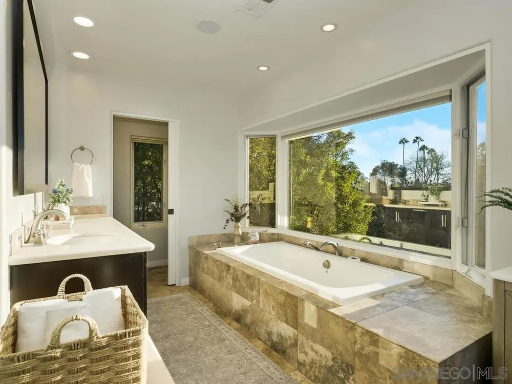 4760 Miracle Dr San Diego, CA 92115