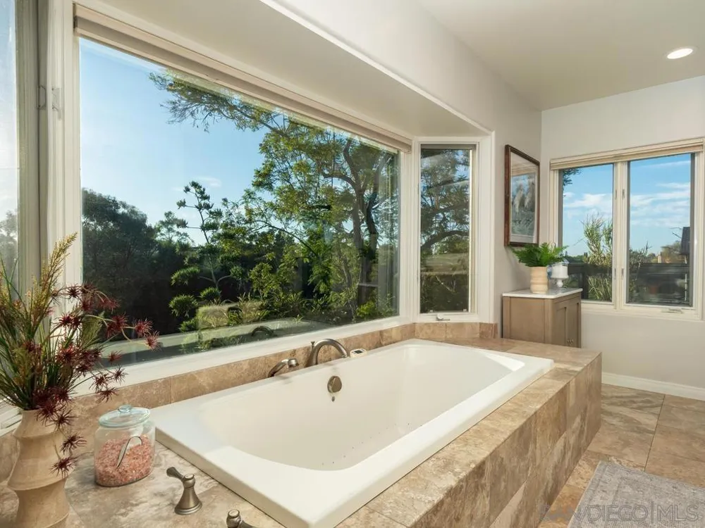 4760 Miracle Dr San Diego, CA 92115