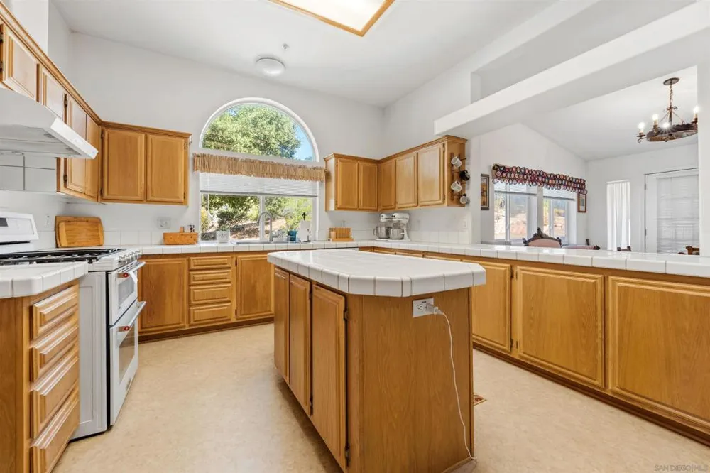 39506 S Clement St. Boulevard, CA 91905