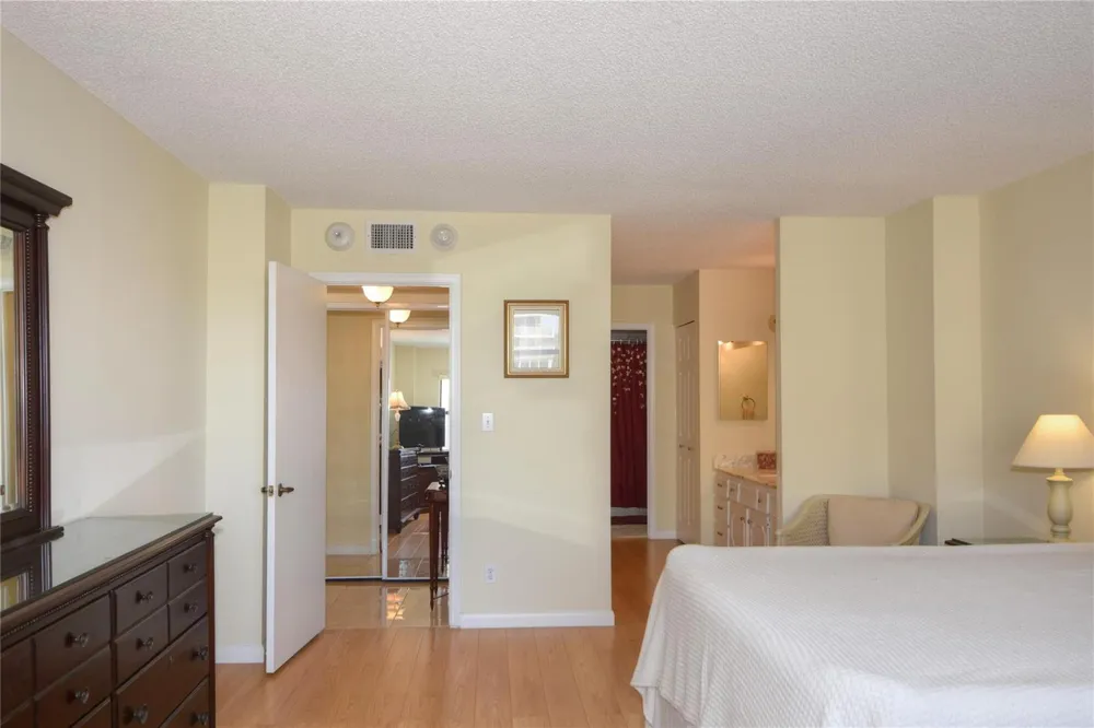 5100 OCEAN BOULEVARD #1004 Lauderdale By The Sea, FL 33308