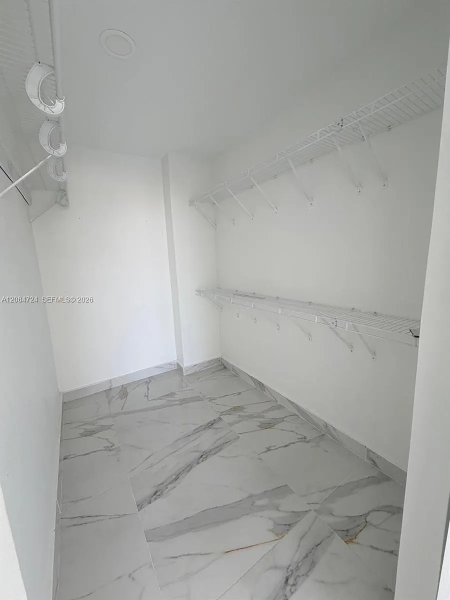 11111 Biscayne Blvd #6E Miami, FL 33181