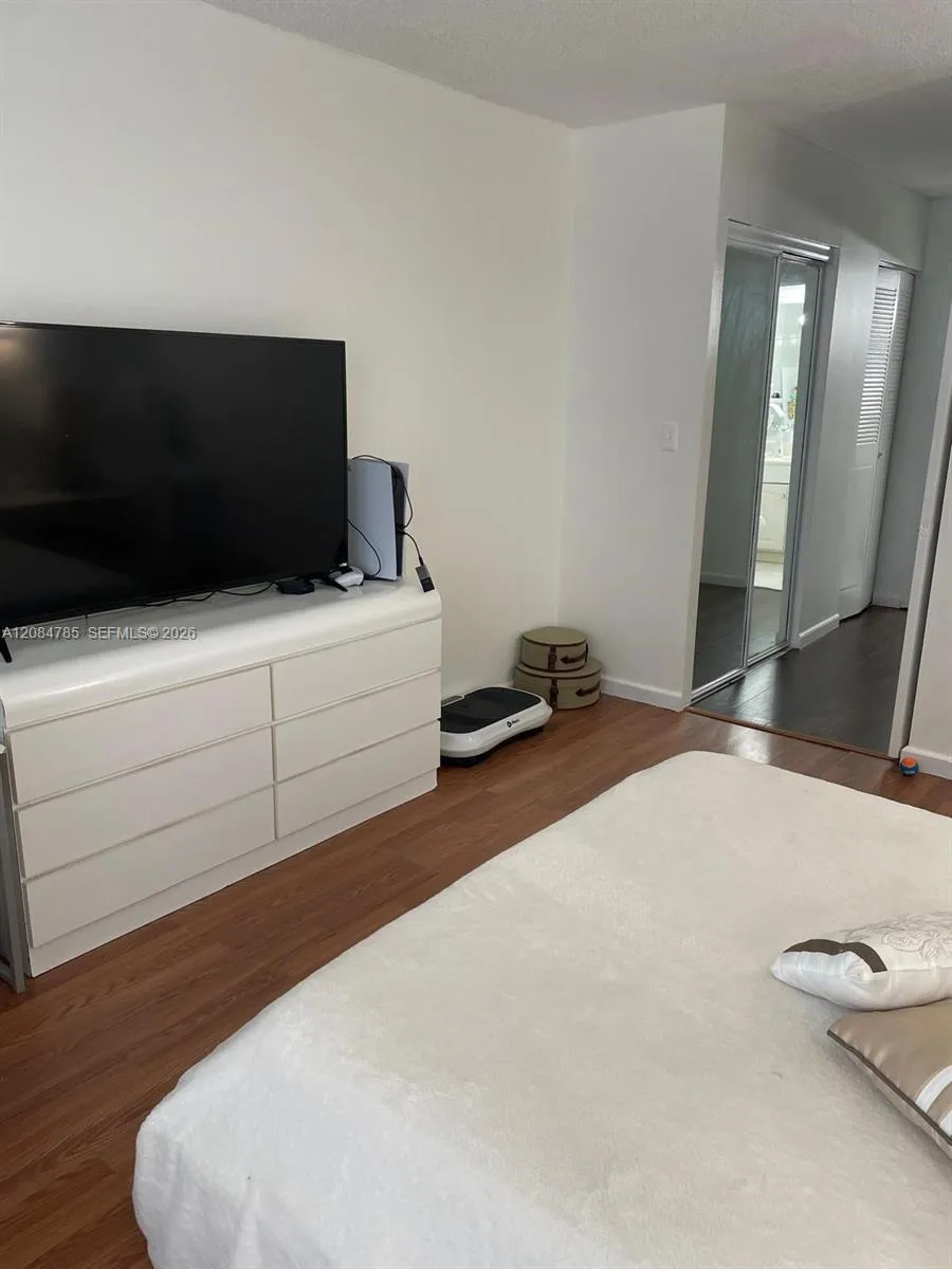 2750 NE 183rd St #1707 Aventura, FL 33160