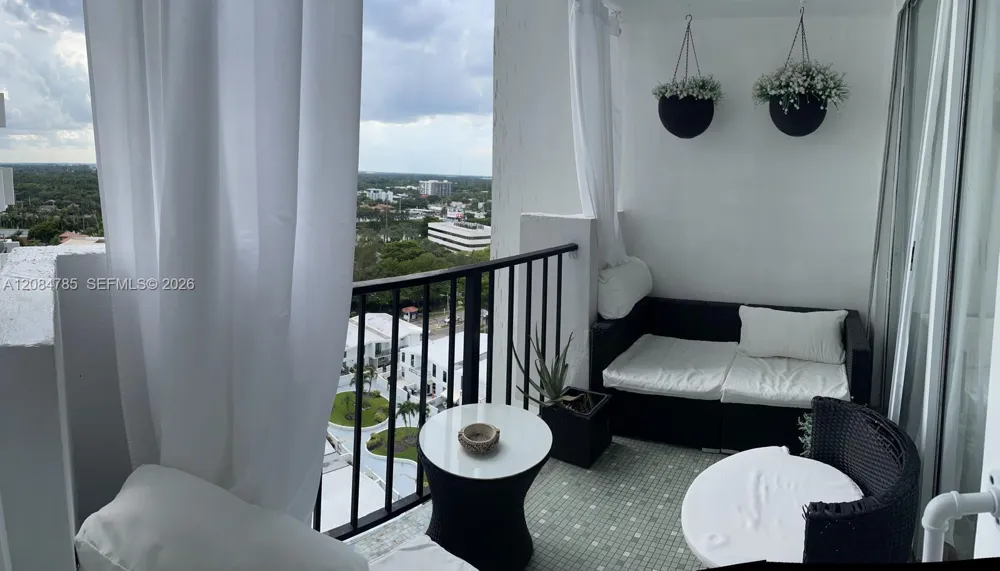 2750 NE 183rd St #1707 Aventura, FL 33160