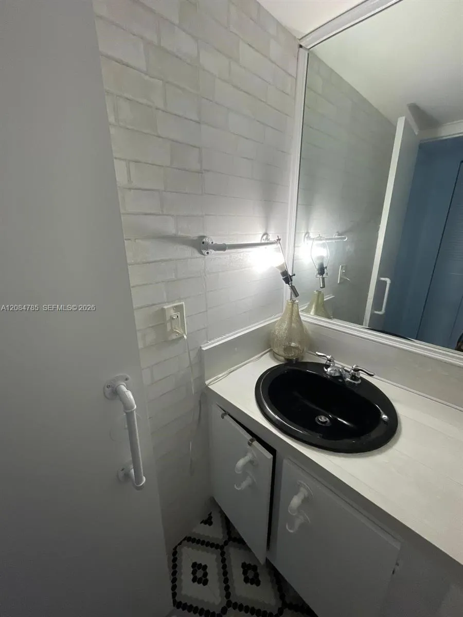 2750 NE 183rd St #1707 Aventura, FL 33160